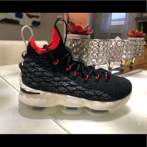 LEBRON XV (GS) Nike